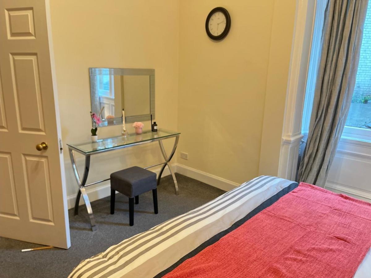 Royal Mile Mansions 2 Bedroom - Edinburgh City Centre Buitenkant foto